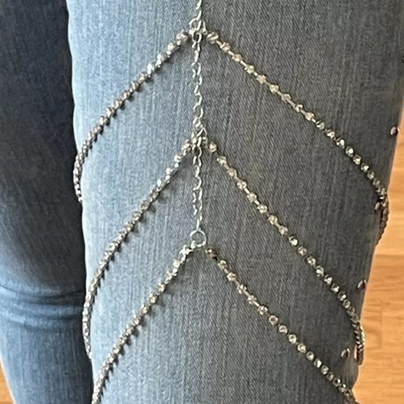 Silver Rhinestone Layered Thigh Chain Body Jewelry - Picture 3 of 7